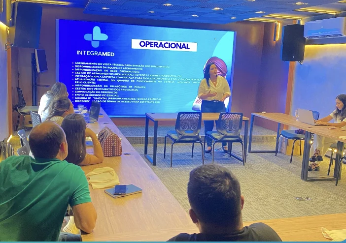 Registro de treinamento presencial da equipe na fase Integramed